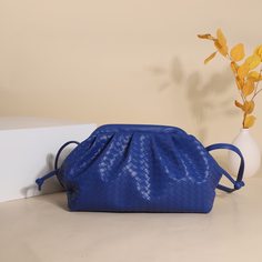 Сумка со сборками и тканым рисунком Shein