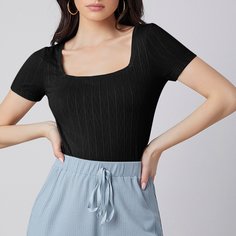 Однотонная футболка с квадратным воротником Shein
