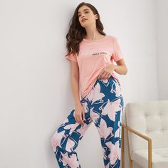 Пижама с цветочным и текстовым принтом Shein