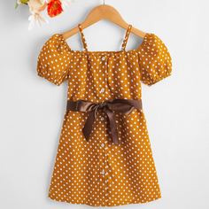 Платье в горошек с поясом и открытыми плечами для девочек Shein