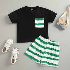 Футболка с карманом и шорты в полоску для мальчиков Shein