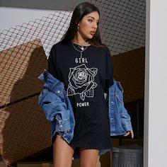 Длинная футболка с текстовым и цветочным принтом Shein