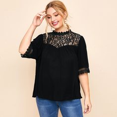 Топ размера плюс с застежкой сзади и кружевом Shein