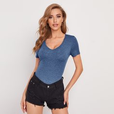 Однотонная облегающая футболка с v-образным воротником Shein