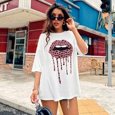 Футболка оверсайз с принтом "губы Shein