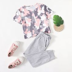 Спортивные брюки и футболка с камуфляжным принтом для девочек Shein