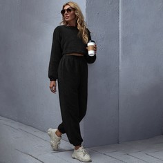 Плюшевый короткий пуловер и джоггеры Shein