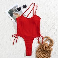 Однотонный слитный купальник на одно плечо Shein