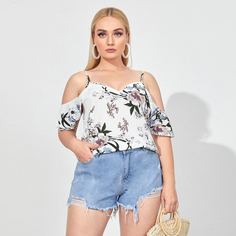Топ размера плюс с открытыми плечами и цветочным принтом Shein