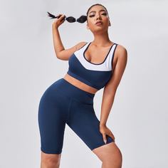 с карманами Одноцветный Споритивные шорты размера плюс Shein