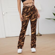 Расклешенные брюки в полоску тигра со сборками Shein