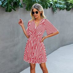 Платье в полоску с v-образным воротником Shein