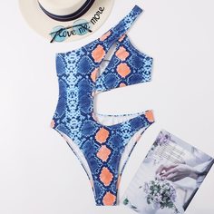 Слитный купальник на одно плечо со змеиным принтом Shein