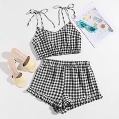Майка с узлом на плечах и шорты в клетку Shein
