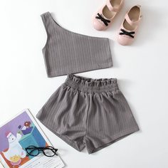 Кроп топ с одним плечом и шорты с присборенной талией для девочек Shein