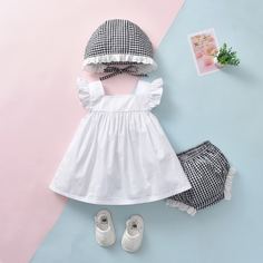 Блузка с оборкой, шорты и шапка в клетку для девочек Shein