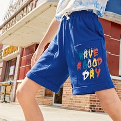 Шорты с узлом и текстовым принтом для мальчиков Shein