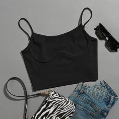 Трикотажный однотонный топ на подтяжках Shein