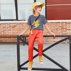 Футболка в полоску с принтом пиццы и брюки с карманом для мальчиков Shein