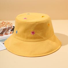 Шляпа с цветочной вышивкой Shein