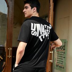 Мужские шорты и футболка с текстовым принтом Shein