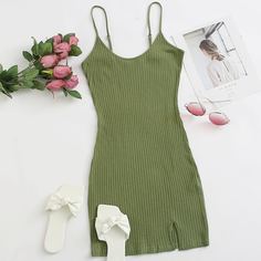 Однотонное трикотажное платье с разрезом Shein