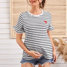 Полосатая футболка с вышивкой сердечка и оборкой для беременных Shein