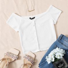 Трикотажный топ с открытыми плечами и пуговицами Shein