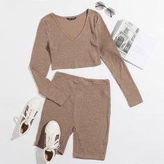 Вязаный топ и байкерские шорты Shein