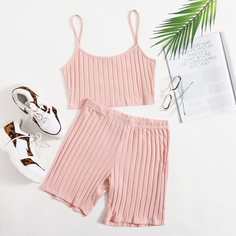 Однотонная короткая майка и байкерские шорты Shein