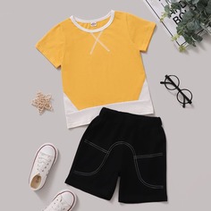 Контрастная футболка и шорты для мальчиков Shein