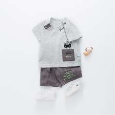 Шорты в клетку и футболка с мультипликационным принтом и карманом для мальчиков Shein