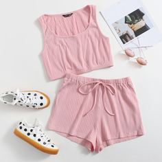 Трикотажная короткая майка и шорты Shein