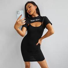 Короткая футболка с текстовым принтом и платье на бретелях Shein