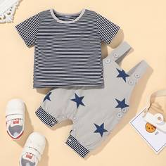 Футболка в полоску и комбинезон с принтом звезды для мальчиков Shein