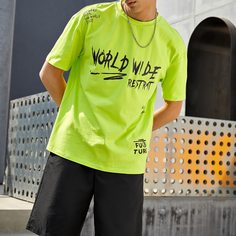 Мужские шорты и неоновый зеленый топ с текстовым принтом Shein