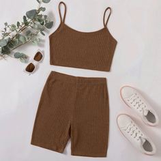 Трикотажная майка и байкерские шорты Shein