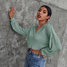 Короткая футболка с v-образным воротником Shein