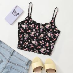 Короткий топ на подтяжках с цветочным узором и листьями салата Shein