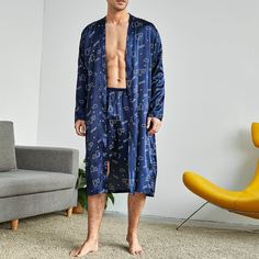 Мужской атласный халат с поясом и шорты с мультипликационным принтом Shein