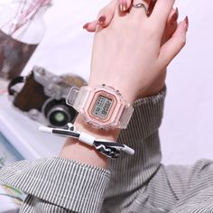 1шт электронные часы с прозрачным ремешком и 1шт браслет Shein