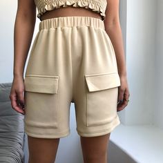 Однотонные шорты с карманом Shein