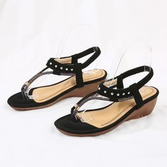 Сандалии на танкетке со стразами Shein