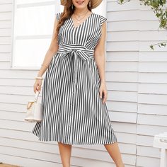 Платье в полоску с пуговицами и поясом размера плюс Shein