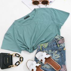 Однотонная кроп-футболка Shein