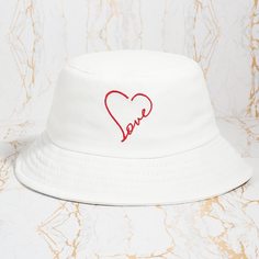 Шляпа с принтом сердечка Shein