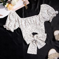 Кроп блузка в горошек с узлом сзади и пышным рукавом Shein