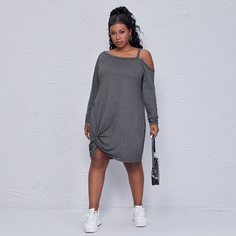 Платье размера плюс с открытыми плечами и драпировкой Shein