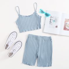 Байкерские шорты и топ с оригинальной отделкой Shein