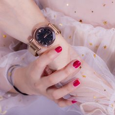 Кварцевые часы с сетчатым ремешком Shein